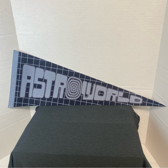 2021 Astroworld Travis Scott Pennant Flag Tour Merch Black & Gray New 24 inches - Picture 1 of 7